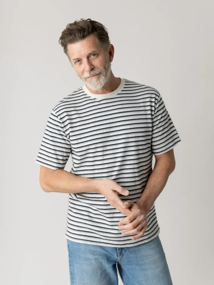 510020469MMGDaniStripeO-SSTeeNavy